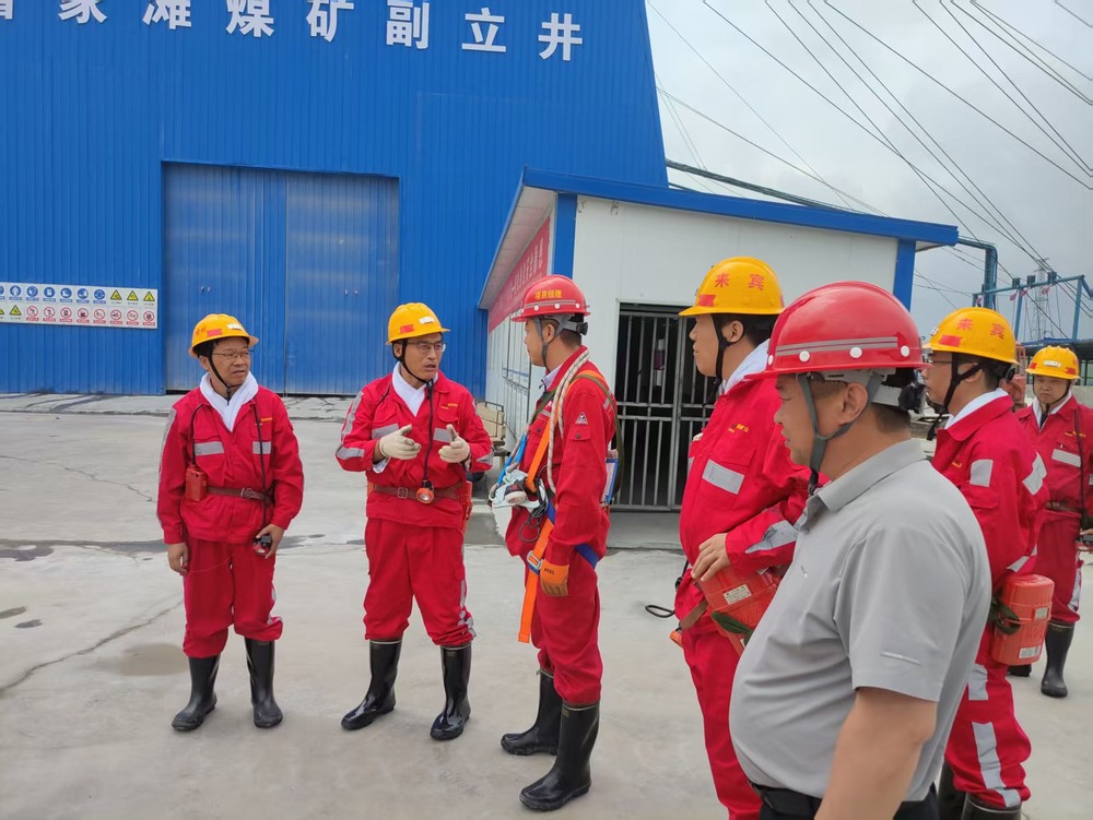趙文革深入陜煤建設礦建二公司曹家灘副立井項目調研